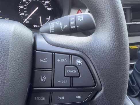 Used 2026 Toyota Sienna LE FWD image 15