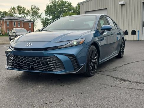Used 2026 Toyota Camry SE w/ Convenience Package FWD image 3