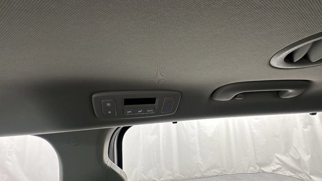 New 2026 Kia Carnival SX w/ SX Dark Edition Package FWD image 44