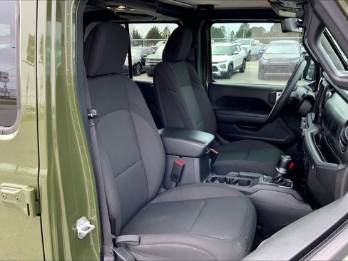 Used 2023 Jeep Gladiator Sport image 8