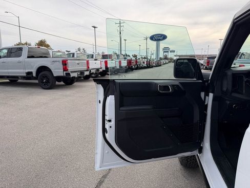 New 2025 Ford Bronco Badlands image 11