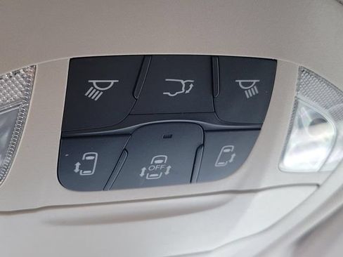 Used 2024 Chrysler Pacifica Limited FWD image 24