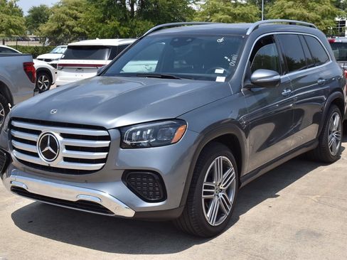 Used 2024 Mercedes-Benz GLS 450 4MATIC image 2