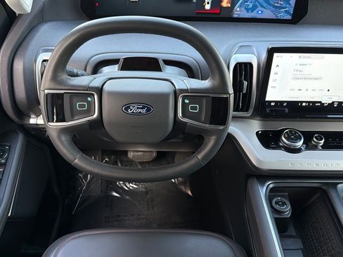 Certified 2025 Ford Expedition Active AWD/4WD image 16