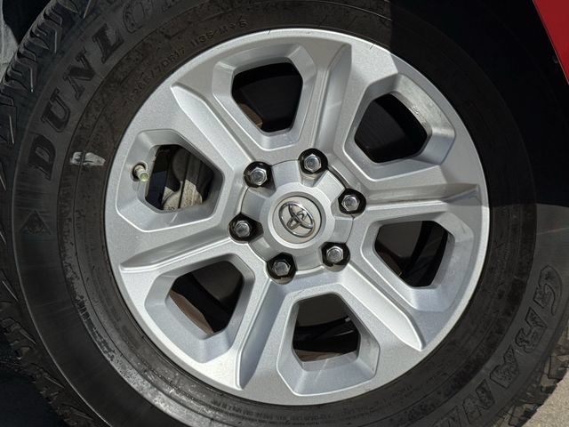 Used 2021 Toyota 4Runner SR5 AWD/4WD image 10