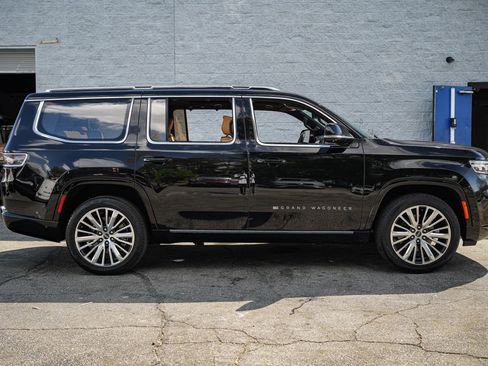 Used 2023 Jeep Grand Wagoneer Series III image 18