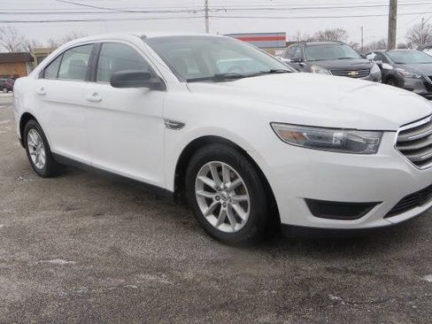 Used 2013 Ford Taurus SE image 1