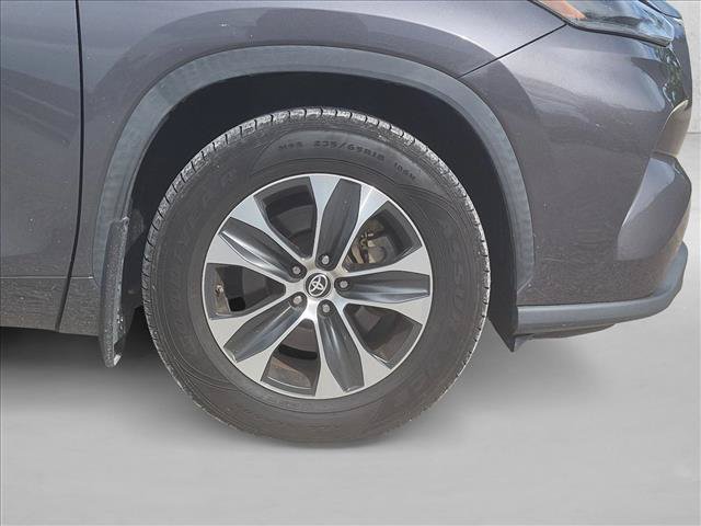 Used 2021 Toyota Highlander XLE AWD/4WD image 17