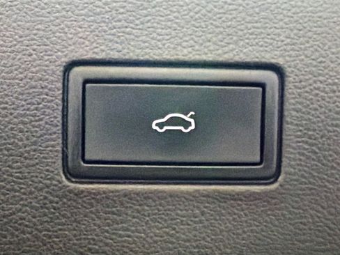 Used 2021 Volkswagen Atlas SE image 31