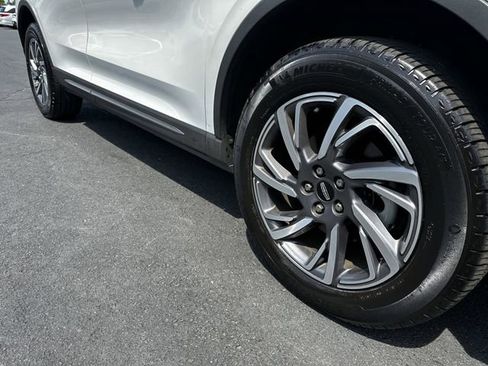 Used 2023 Lincoln Corsair AWD w/ Equipment Group 101A image 11