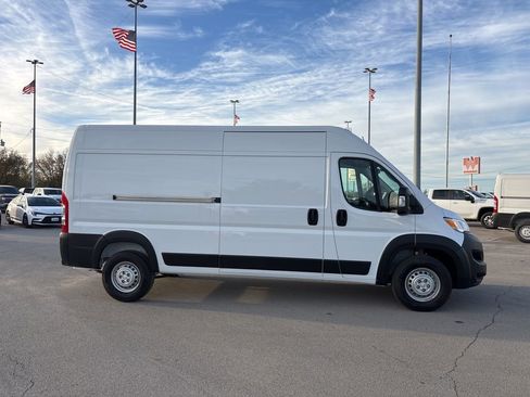 New 2026 RAM ProMaster 2500 w/ Convenience Group image 2