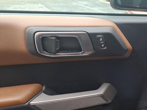 Used 2023 Ford Bronco Outer Banks w/ Sasquatch Package image 12