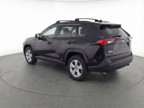Used 2020 Toyota RAV4 LE w/ Carpet Mat Package image 4