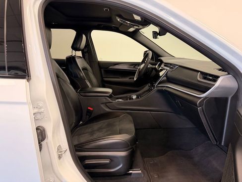 Used 2025 Jeep Grand Cherokee L Altitude RWD image 13
