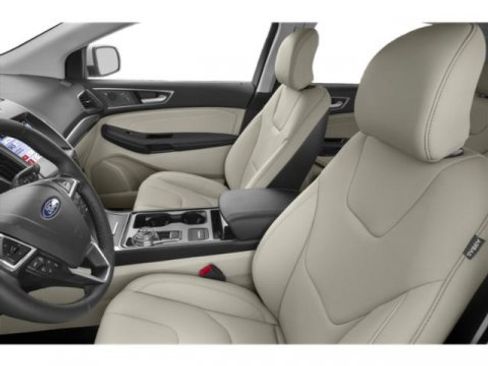 Used 2019 Ford Edge Titanium w/ Cold Weather Package image 9