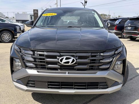 Certified 2025 Hyundai Tucson SE image 6