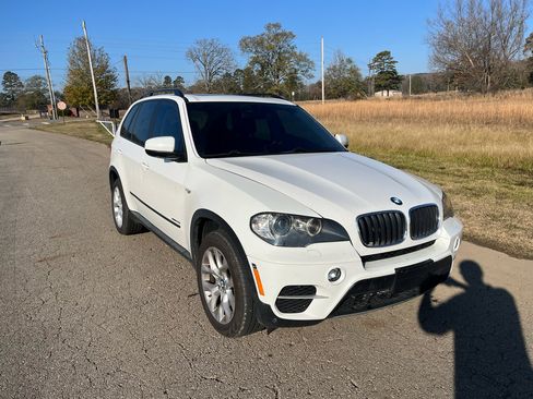 Used 2011 BMW X5 xDrive35i image 4