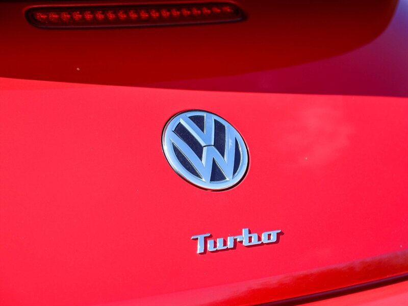 Used 2018 Volkswagen Beetle 2.0T S FWD image 8