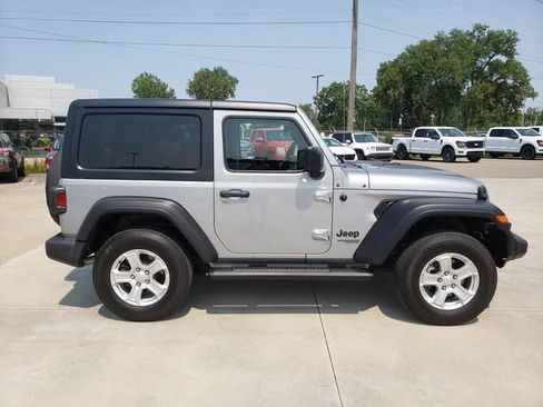 Used 2021 Jeep Wrangler Sport AWD/4WD image 3
