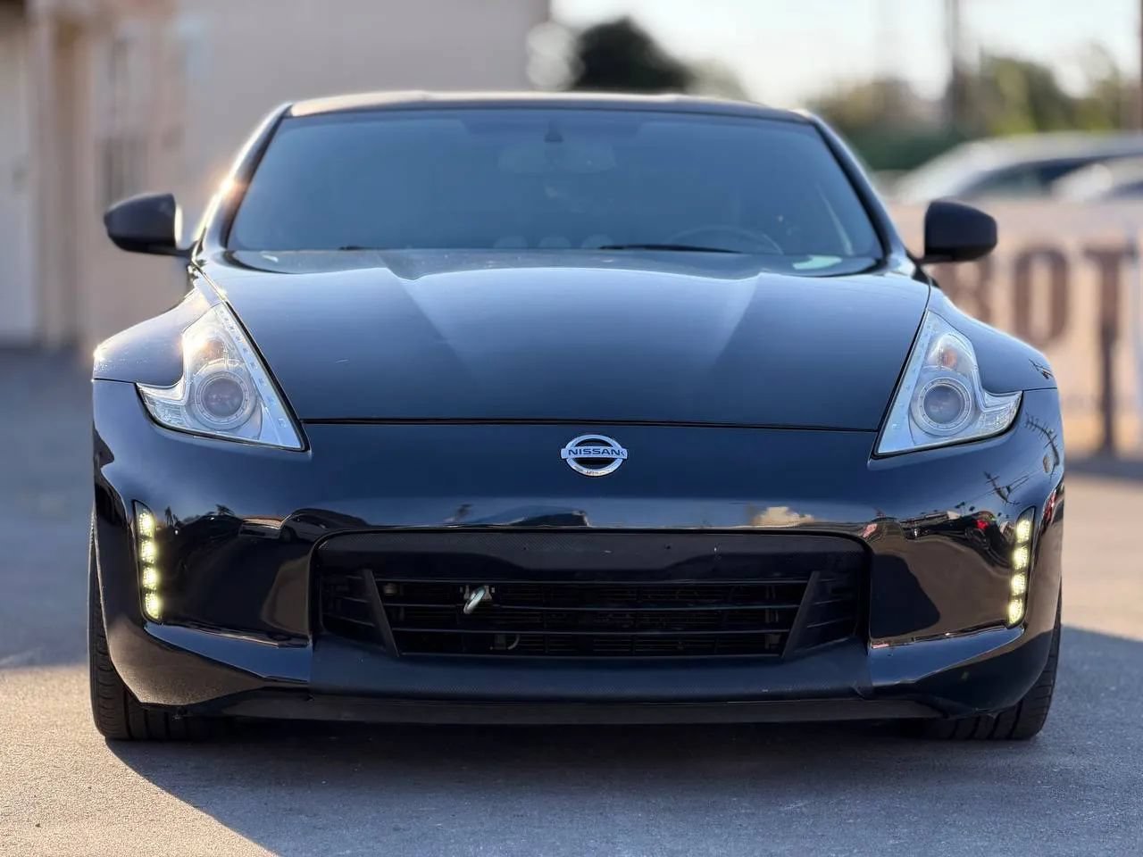 Used 2015 Nissan 370Z Touring RWD image 3