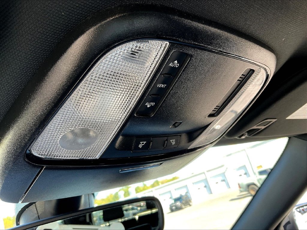 Used 2019 Toyota 4Runner SR5 AWD/4WD image 16