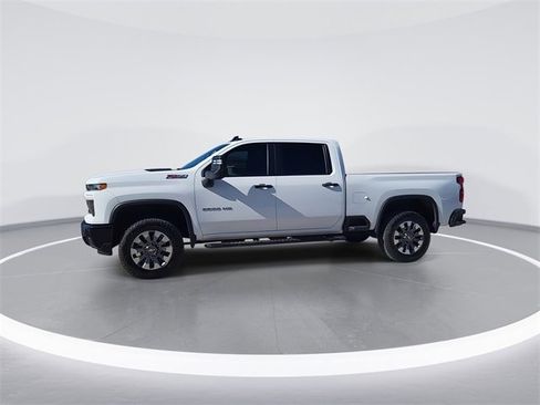 Used 2024 Chevrolet Silverado 2500 Custom w/ Custom Value Package image 4