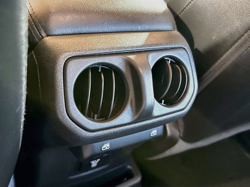 Used 2022 Jeep Wrangler Unlimited Sahara AWD/4WD image 28