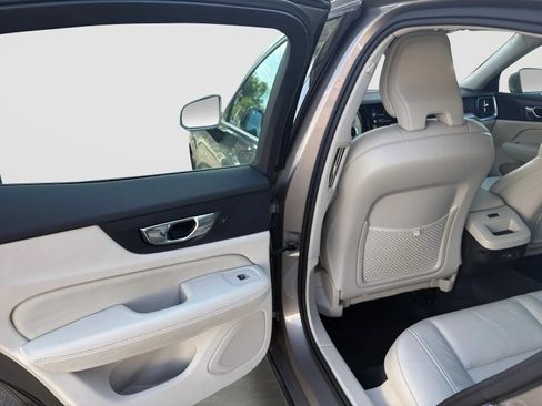 Used 2019 Volvo S60 T6 Momentum AWD/4WD image 14
