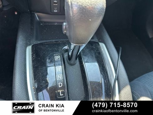 Used 2016 Nissan Rogue SV AWD/4WD image 25