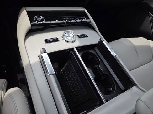 New 2026 Lincoln Navigator Reserve AWD/4WD image 9
