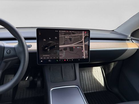 Used 2024 Tesla Model Y Long Range AWD/4WD image 11