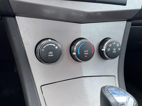 Used 2010 Chrysler Sebring Touring FWD image 15