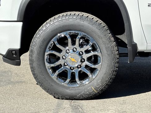 New 2026 Chevrolet Silverado 2500 LT w/ Z71 Chrome Sport Edition AWD/4WD image 30