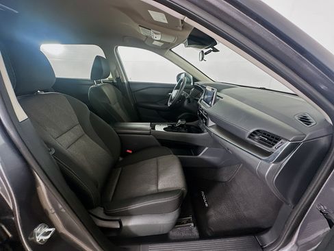 Used 2025 Nissan Rogue SV FWD image 30