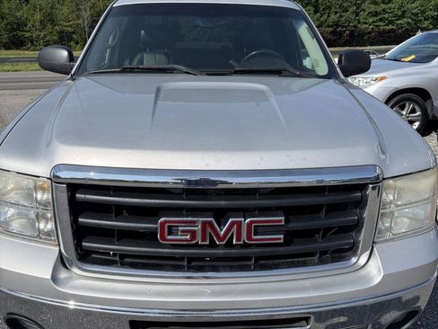 Used 2010 GMC Sierra 1500 SLT w/ SLT Convenience Package AWD/4WD image 2