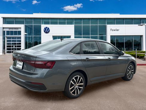 New 2026 Volkswagen Jetta SE FWD image 5