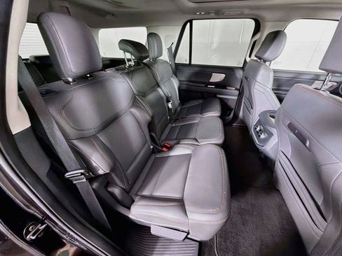 Used 2025 Ford Expedition Active AWD/4WD image 30