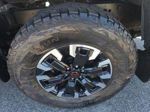 Used 2024 Nissan Frontier PRO-4X AWD/4WD image 7