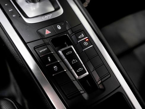 Used 2017 Porsche 911 Carrera 4S image 15