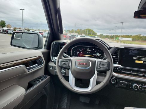 New 2026 GMC Sierra 1500 SLE image 10