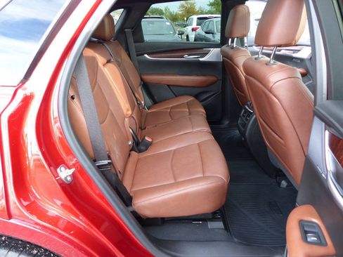 Used 2025 Cadillac XT5 Premium Luxury w/ Technology Package AWD/4WD image 58