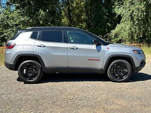 Used 2023 Jeep Compass Trailhawk AWD/4WD image 10