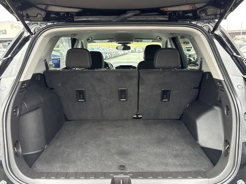 Used 2024 GMC Terrain SLE image 10