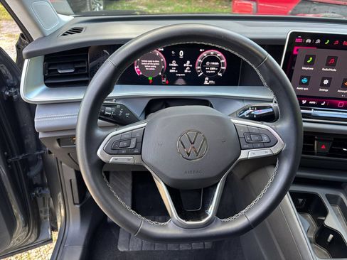 Used 2026 Volkswagen Tiguan SE FWD image 28