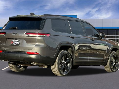 Used 2022 Jeep Grand Cherokee L Laredo image 4