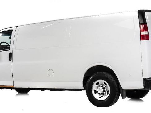 Used 2018 Chevrolet Express 3500 Extended w/ Driver Convenience Package RWD image 4