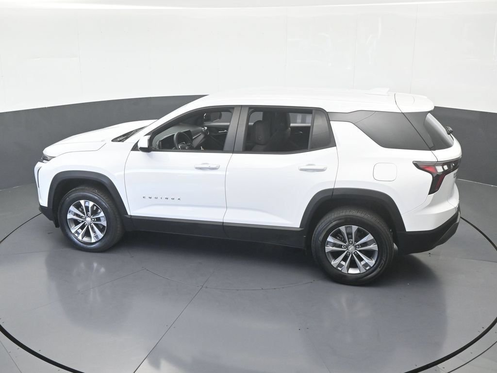 Used 2026 Chevrolet Equinox LT FWD image 44