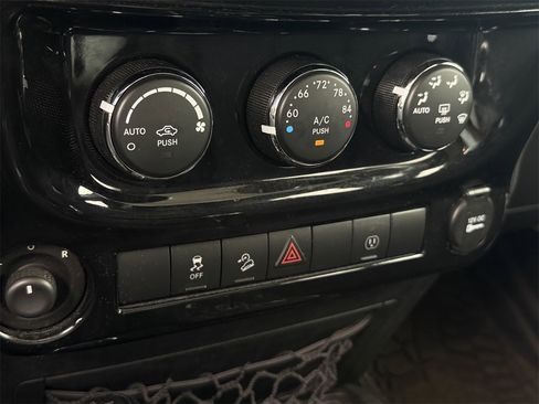 Used 2015 Jeep Wrangler Unlimited Sahara w/ Connectivity Group image 19