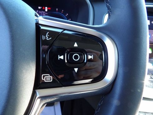 Certified 2025 Volvo XC90 B6 Ultra image 21