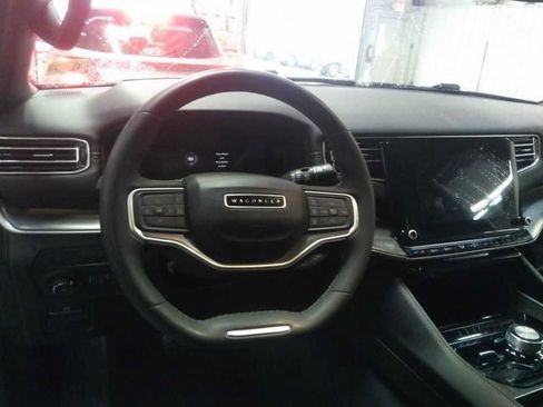 Used 2024 Jeep Wagoneer Series III AWD/4WD image 8